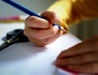 Escola nos EUA troca professores por IA; mensalidades custam R$ 18 mil