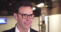 Afastado do império da família, filho de Rupert Murdoch compra metade da Vox Media – incluindo ex-revista do pai