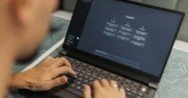 Mais de 1,2 milhão de pessoas falam com ChatGPT sobre suicídio por semana, diz OpenAI