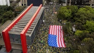 Sem Trump, ato pro-anistia troca bandeira dos EUA pela do Brasil Josias de Souza