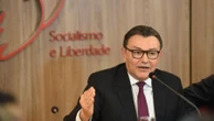 PSB irá apoiar o candidato capaz de derrotar Bolsonaro, diz Carlos Siqueira