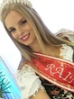 Ex-rainha de festa alemã morre ao cair em barranco em colisão de moto em SC