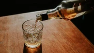 Erro ou ação proposital? O que criminosos ganhariam com metanol em bebidas?