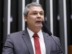 Lindbergh: Governo não tem como substituir IOF sem cortar no orçamento