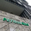 Petróleo mais barato abre margem para queda do preço de combustíveis Amanda Klein