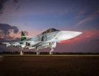 Embraer e Saab assinam acordo para produzir até 20 caças Gripen no Brasil