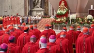 Grupo que escolhe novo papa tem cardeais envolvidos em escândalos de abuso