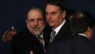 Aras diz que Bolsonaro deu "opinião" sobre usar Exército contra restrições