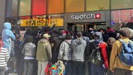 Venda de coleção especial de relógios Swatch-Audemars Piguet gera caos em NY e na Europa