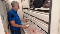Dentadura, documentos e raridades: como o Metrô devolve objetos perdidos