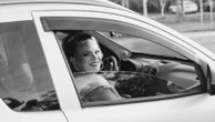 Ela paquerou noivo em velórios e entrou no casamento de carro funerário