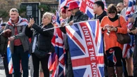 Protesto contra imigração leva 110 mil manifestantes às ruas de Londres