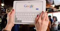 Google enfrenta queixa antitruste na Europa por exibir resumos feitos com IA acima dos sites de notícias