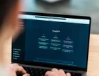 Quer respostas melhores dos chatbots de IA? Especialistas internacionais ensinam 4 dicas para escrever bons ‘prompts’