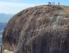 Mulher morre após cair durante prática de rapel na Pedra do Elefante, no Sul de Minas Gerais