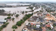 Chuvas provocam cancelamento de voos em Porto Alegre e alagam cidade no RS