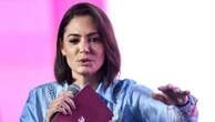 Com Bolsonaro preso, Moraes libera Michelle a fazer grupo de oração em casa