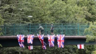 Bandeiras da Inglaterra se espalham pelo país e deixam imigrantes em alerta