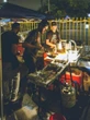 Rede de frango frito começou em estacionamento e hoje vale R$ 5,5 bilhões