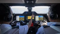 Voei no Embraer Phenom 300, o jato executivo leve mais vendido do mundo Alexandre Saconi