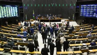 Centrão discute 'anistia light' no Congresso para votar pós julgamento Raquel Landim