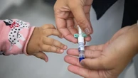 SUS começa a aplicar vacina mais moderna contra pneumonia e meningite