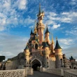 Homem que encenou casamento com menina na Disney já tinha condenação sexual