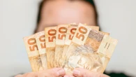 Com juros em 15%, quanto e onde investir para render R$ 1.000 por mês? Sílvio Crespo