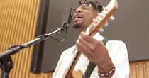 20 anos após Katrina, músico americano Jon Batiste lança ‘beat’ dançante contra mudanças climáticas; veja o clip
