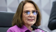 Crise entre Michelle e Flávio é normal, mas não espere abraço, diz Damares