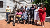 George Floyd é homenageado com duas estátuas nos Estados Unidos