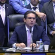 Com 4 deputados presentes, Motta dribla oposição por PL contra adultização Thais Bilenky