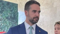 Eduardo Leite critica Bolsonaro, mas elogia Tarcísio: 'Trajetória própria'