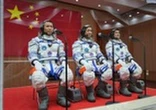 Shenzhou-12: China envia primeiros astronautas para construção de sua nova estação espacial