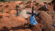 Homens armados retiram mulher e criança de clínica de ebola na RD Congo