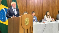 Lula chora ao falar de fome e diz que vai 'ficar cada vez mais esquerdista'