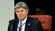 Moraes e Fux trocam afagos no STF após divergência em ação sobre golpe