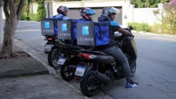 Startup transforma motoboys em outdoor; entregador pode ganhar até R$ 1 mil