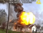 Vídeo flagra momento em que casa explode e telhado cai sobre bombeiro