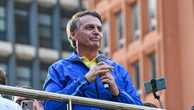 24 h depois, Bolsonaro elogia Trump e diz que Brasil se isola do mundo