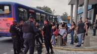 Ônibus com 70 passageiros é sequestrado na avenida Brasil, no Rio