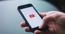 Adolescente que processou redes sociais por dependência e depressão fecha acordo com YouTube