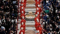 Por que mulheres não podem votar no conclave ou liderar Igreja como papas?
