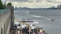 Trabalhador morre após explosão de barco no rio Hudson, em Nova York