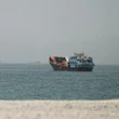 Petroleiro é atingido em Hormuz em meio a ataques entre Irã e EUA