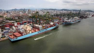Brasil perde bilhões com portos saturados e navios com 5 gerações de atraso