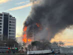 Se incendia edificio habitacional en Valencia, España; graban VIDEO del momento