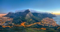 Vrou op Tafelberg gewurg en met klip teen kop geslaan