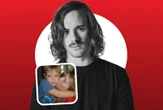 Musiekbase straf sanger, vee sy stem van die internet af