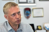 JP Smith gaan polisie nou hof toe sleep oor klopjag op sy kantoor